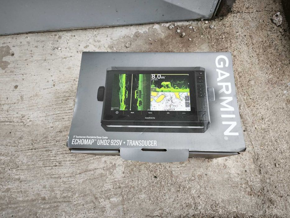 Лодка BELUGA 430 с двигател и Колесар напълно оборудванаа