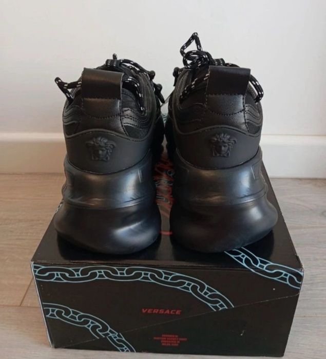 Versace chain reaction