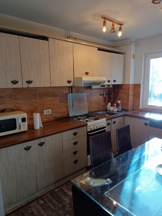 Închiriez apartament 3 camere  , calea Romanilor, et 2 utilat, mobilat