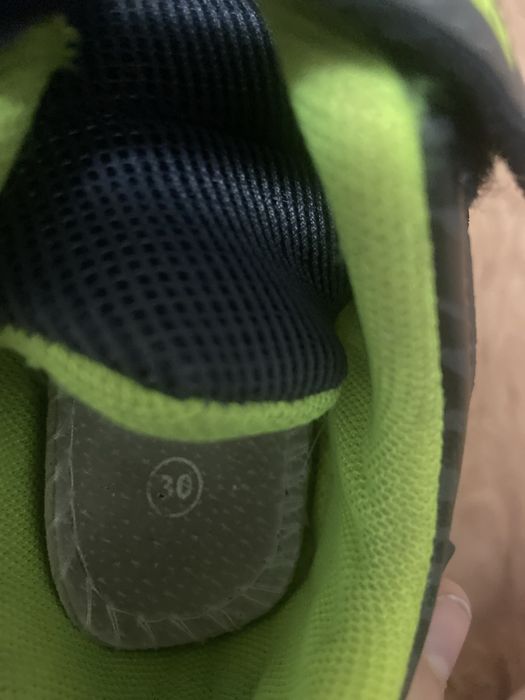 Продам кросовки детские для мальчика 2000 тг