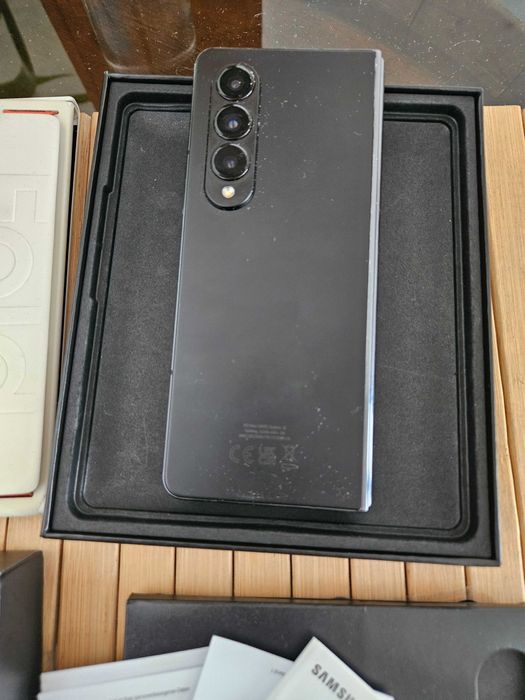 Samsung Galaxy Z Fold4 (не работещ вътрешен дисплей)