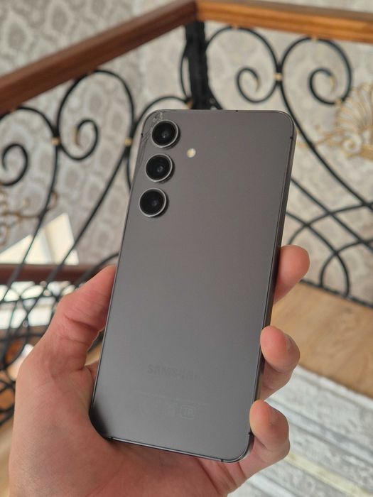 Продам Samsung S24 256 gb