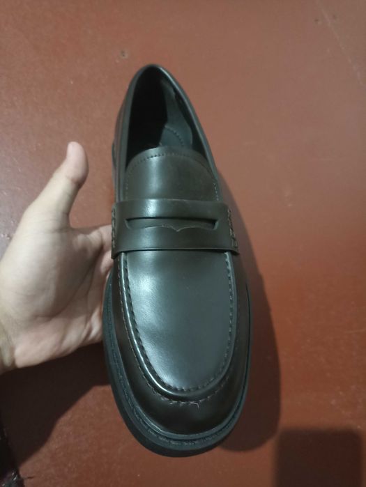 Мужской туфли сотилади Zara