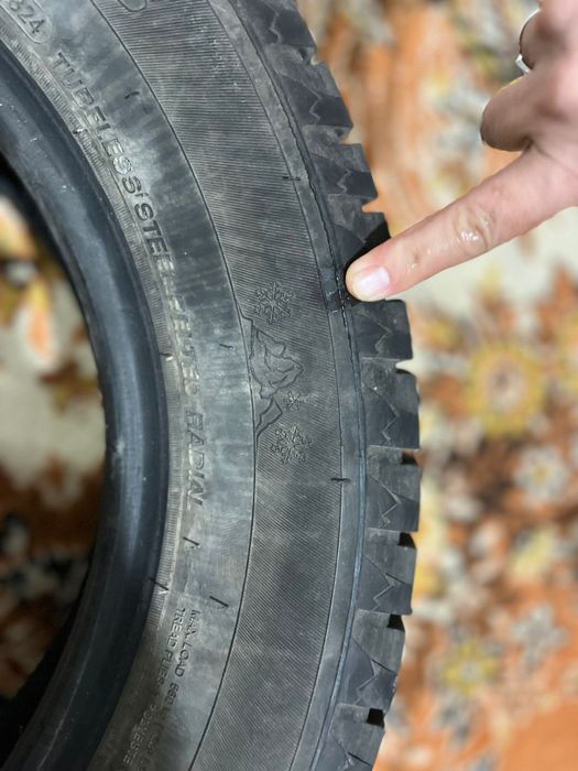 Срочно продам зимные шины