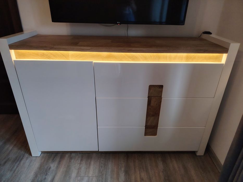 Set 2 noptiere, comodă și dulap haine