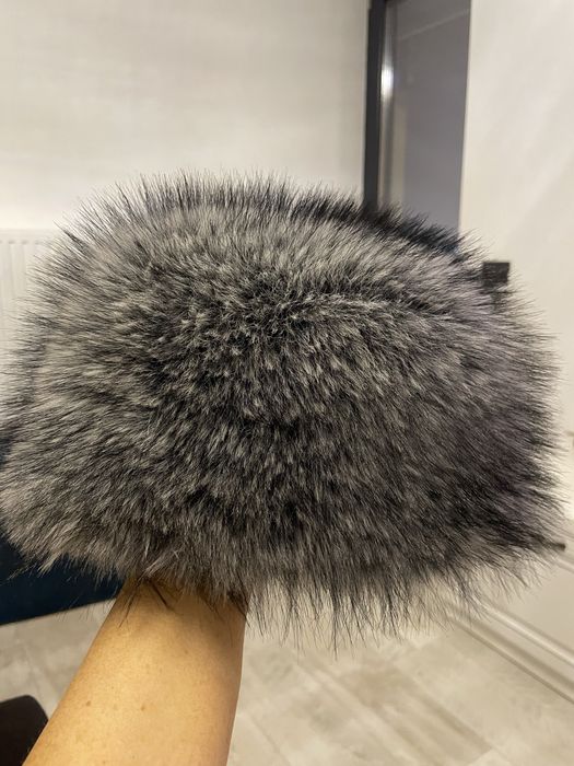 Caciula  blana artificiala - gri elegant