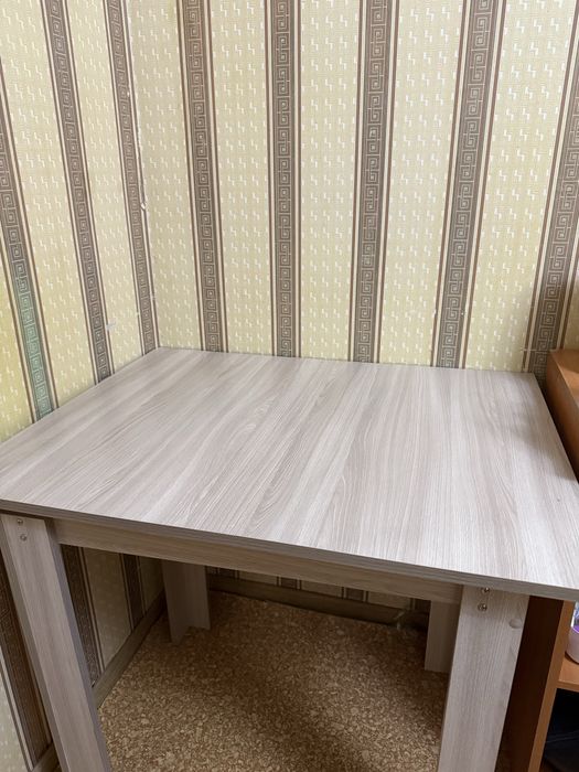 Стол для кухний.