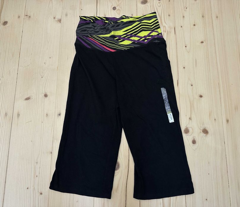 Pantaloni Yoga Tek Gear Noi cu Etichetă – Fit & Flare Capri Mărimea M Black