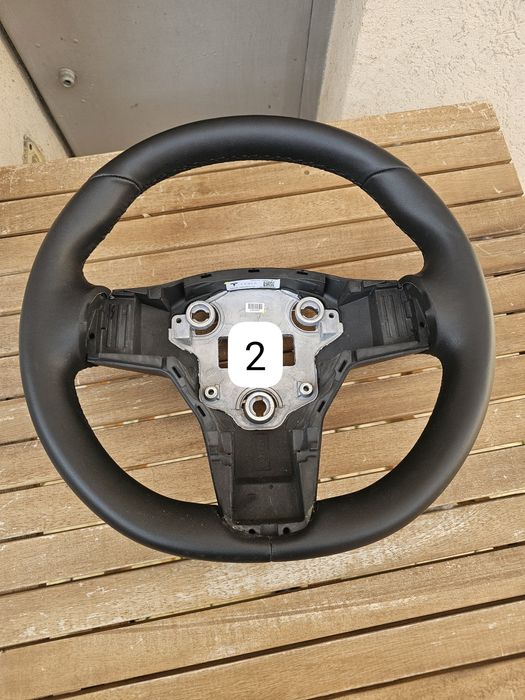 Volan Tesla originale sau retapitate Model 3, Highland