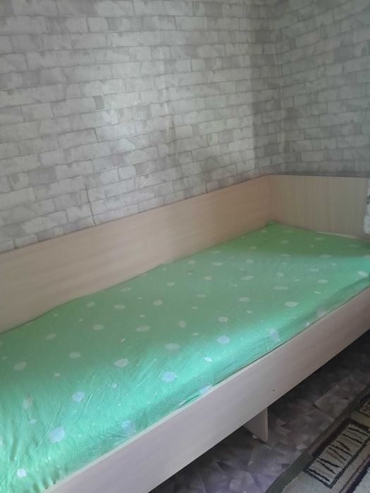 Кровать с матрасом односпалка