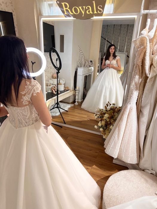 Rochie mireasa 2023