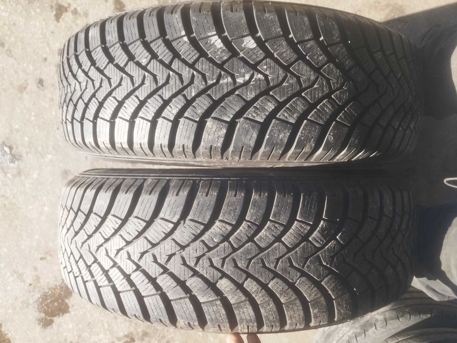 2 зимни гуми 215/65/17