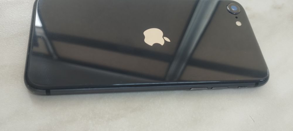 продам Iphone SE 2020 64gb