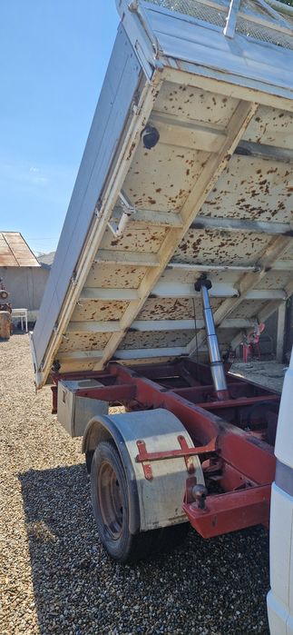 Bena basculabila pe 3 parti Iveco Daily