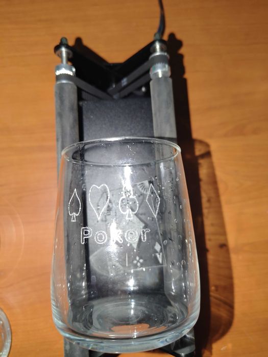 set 4 pahare gravate laser cu asii din cartile de poker