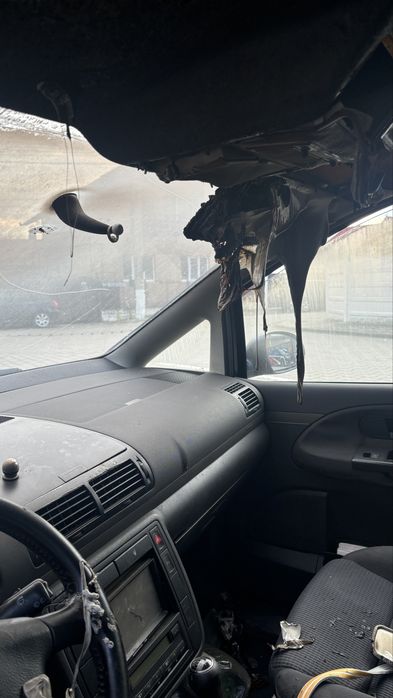 Vand Volkswagen Sharan incendiat