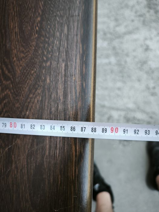 Масивна дървена маса