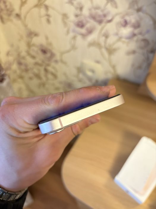 Продается Айфон.