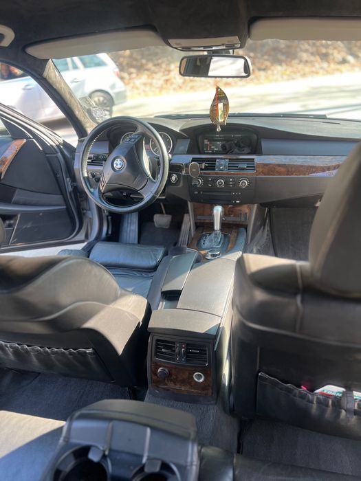 Автомобил бмв 530d