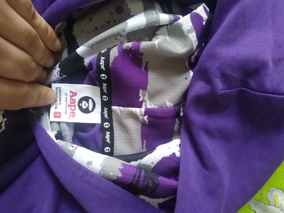 Tricou aape nou.