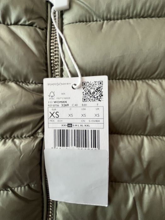 Чисто нов дамски елек MANGO, размер XS.