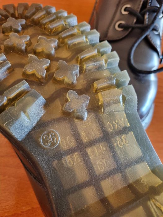 Обувки  Cropp,  нови