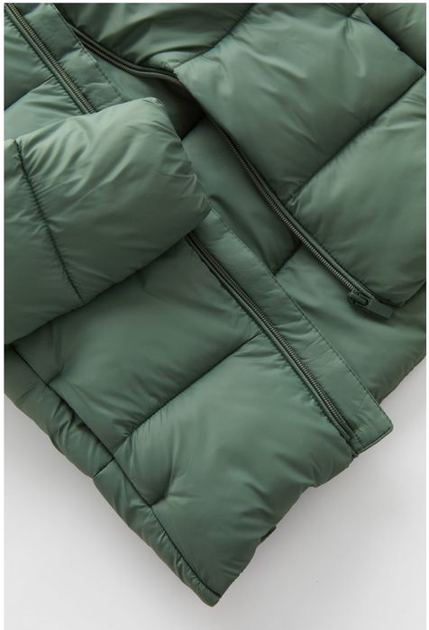 Продавам леко дамско яке на фирмата Зара