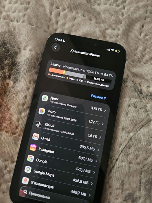 iPhone 12 64GB в хорошем состоянии