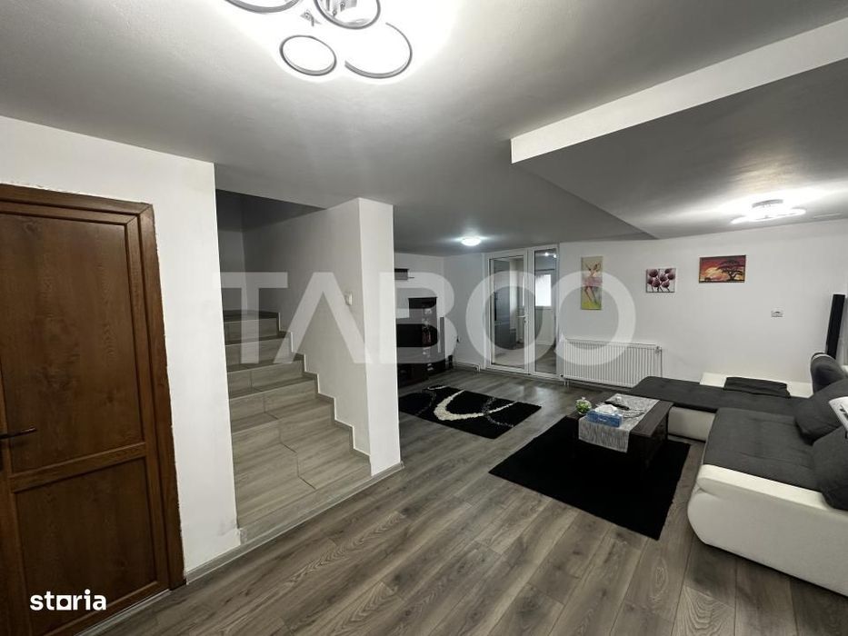 Casa individuala din 2 apartamente de vanzare formata si piscina
