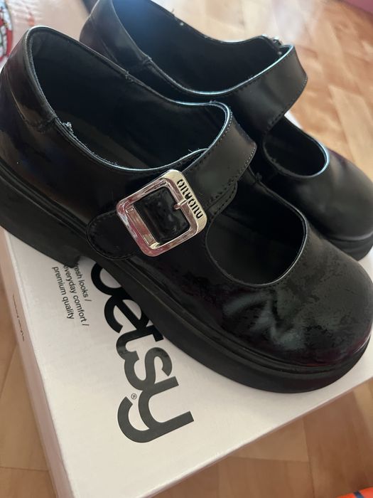 Продам Новые туфли для девочки