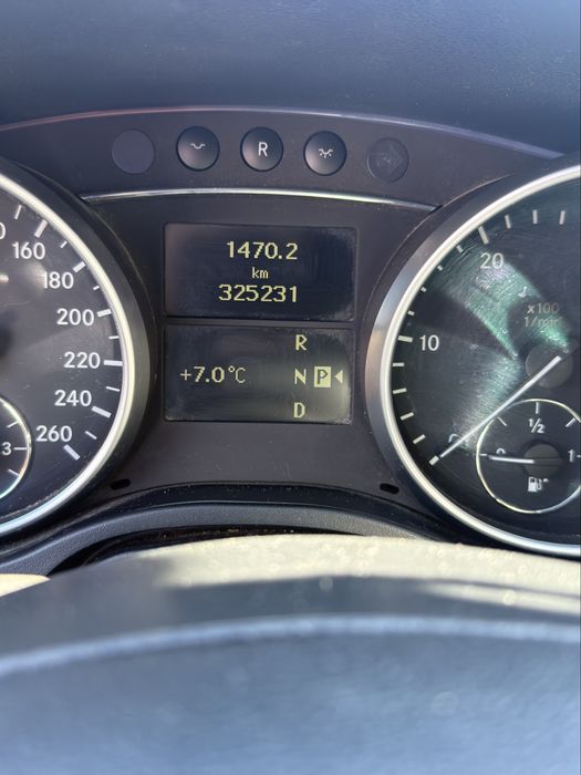 Mercedez ml 320 (AUTOUTILITARĂ)