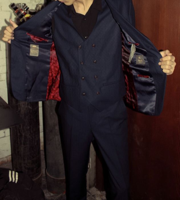 продается костюм тройка