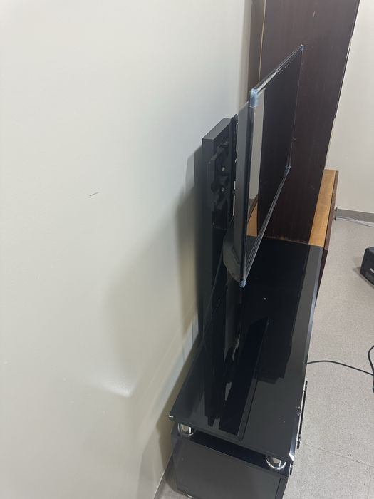 Televizor 32 talik, smart emas, padstavkasi bilan