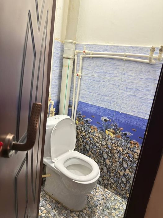 Чирчик шахар 
9-микрораён 
#2-хона 2-этаж 
Квартира ижарага берилад