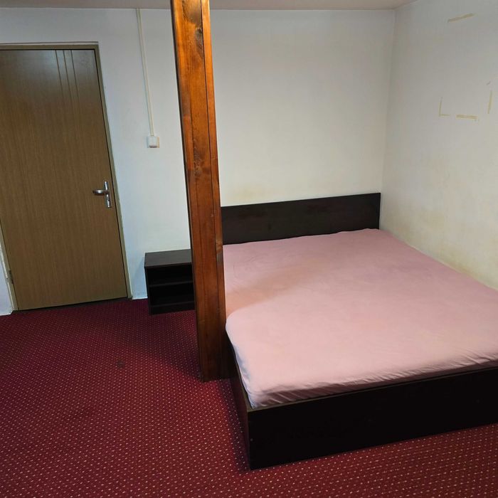 Proprietar inchiriez apartament o camera spatios