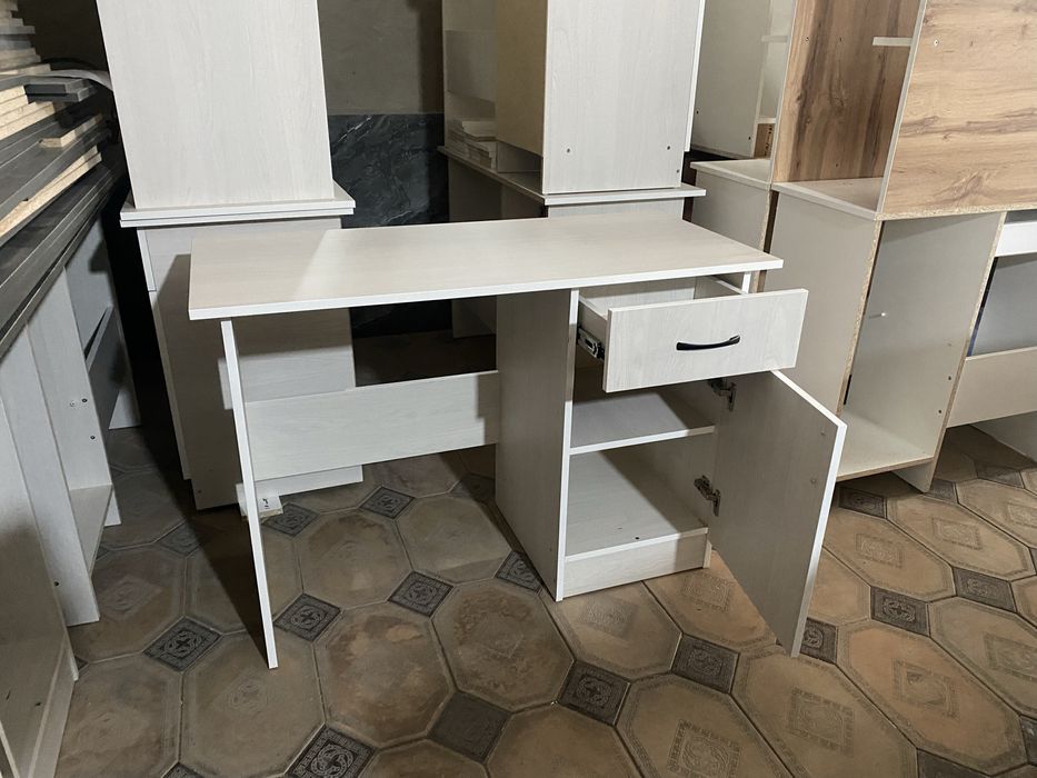 Трюмо тумбочки столы письменные