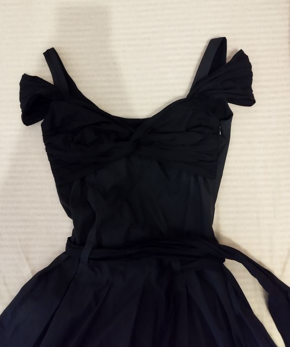 Дамска рокля в черно