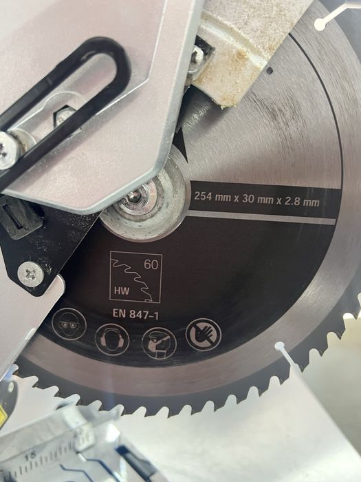 Потапящ циркуляр с изтегляне 2200W, 254мм Scheppach HM254SPX /Пендула