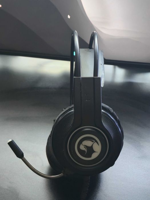 Căști gaming Marvo Scorpion cu iluminare RGB și microfon