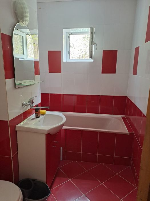 Închiriez apartament trei camere zonă rezidențială, Piatra Neamț