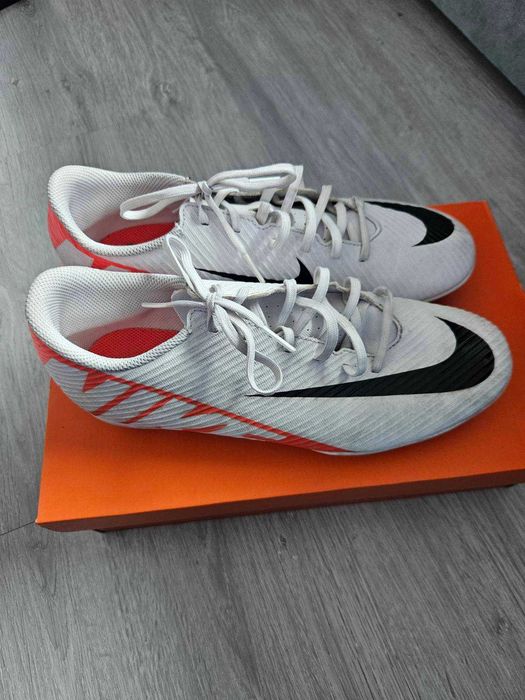 футболни бутонки