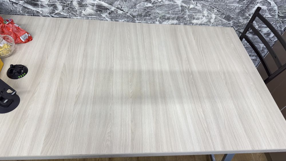 Кухонный стол…..