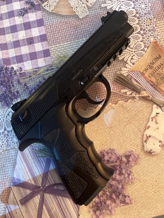 Pistol airsoft 5 jouli , 200 m/s