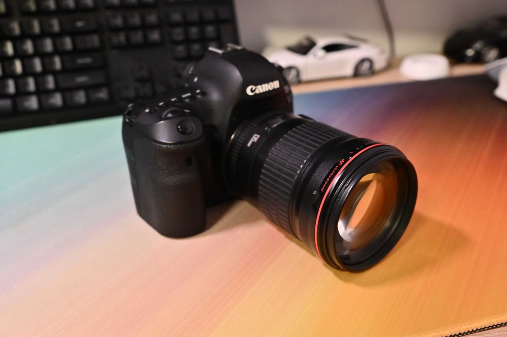 Vand Canon 6D Mark II  Utilizat