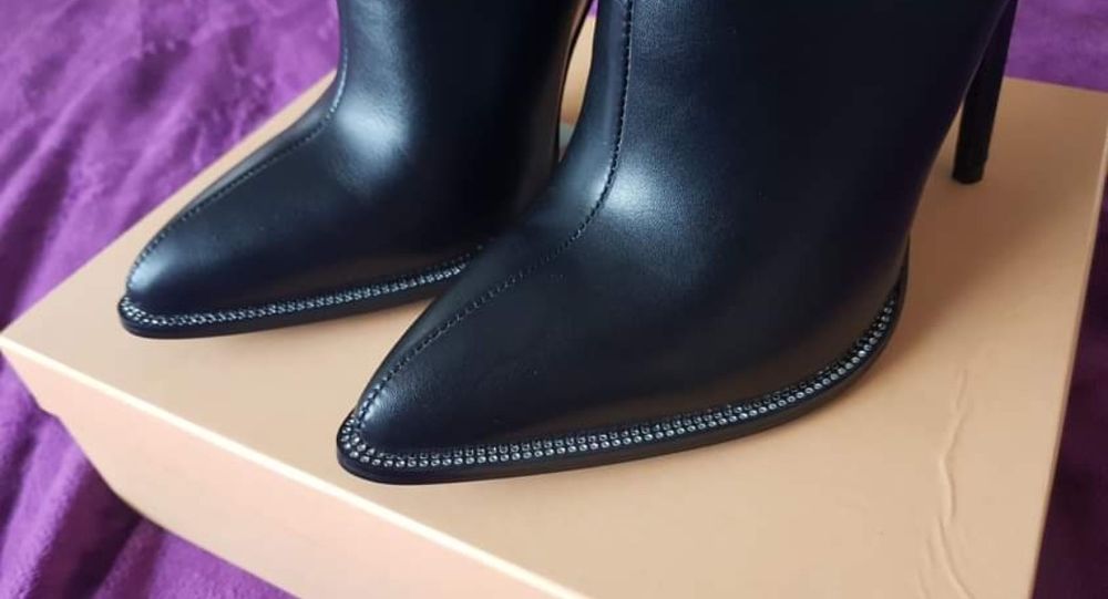 Botine negre noi