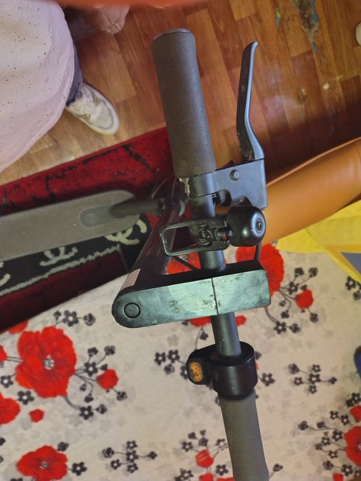 Trotinetă electrică fara încărcător!