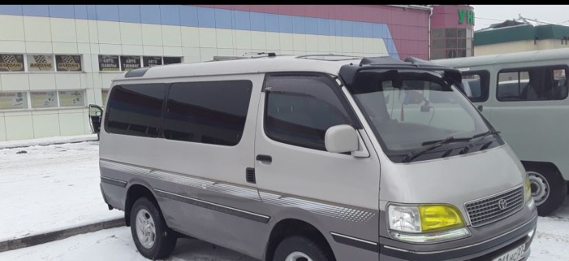 Споилер на лобовое стекло