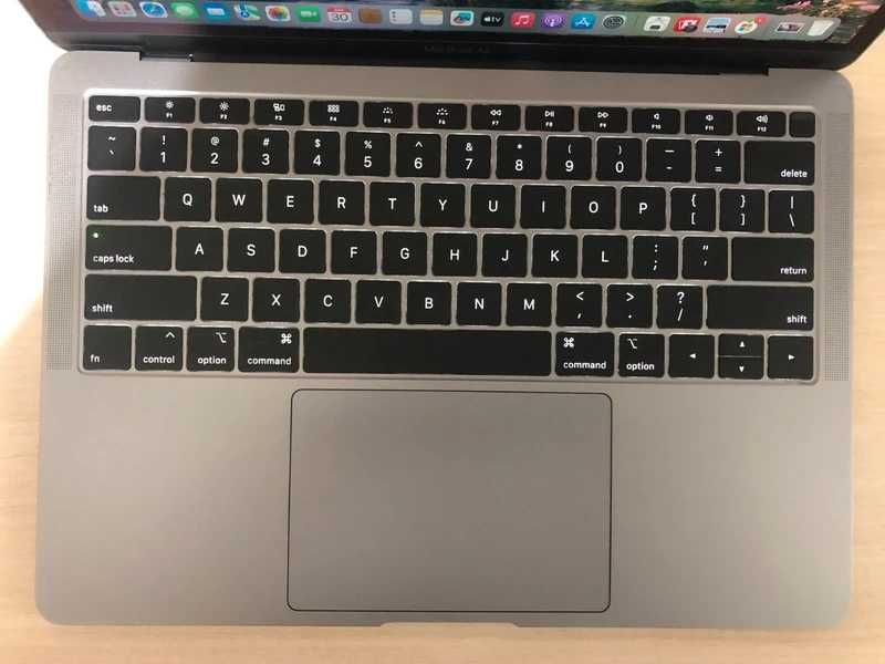 MacBook Air 13 Retina 2019 i5 1,6 GHz,16 GB,flash 500 GB, la cutie,ca nou estetic si functional