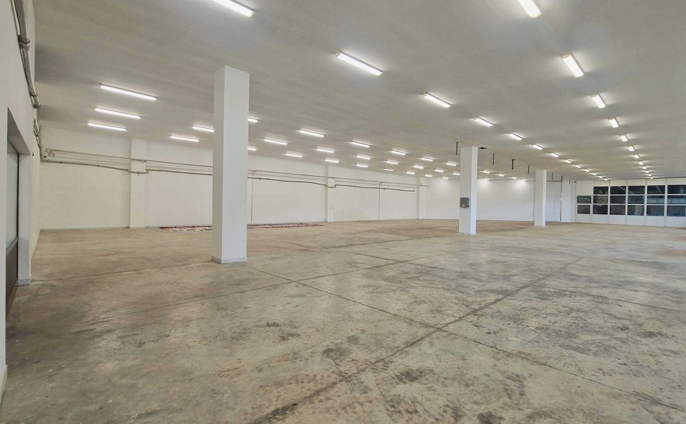 Дава се под наем Склад в Своге - 1300 кв.м за 2295 € - Снимка #4