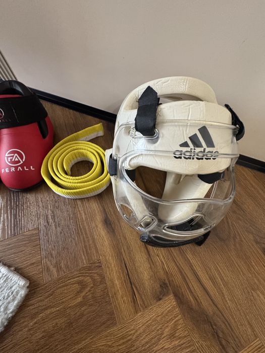 Продам шлем для таэквандо